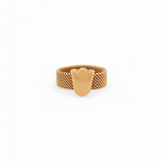 Anillo original de Tous realizado con el característico tejido de malla en oro amarillo de 18kt con el característico tulipán de la firma. Joyas de Tous al mejor precio.