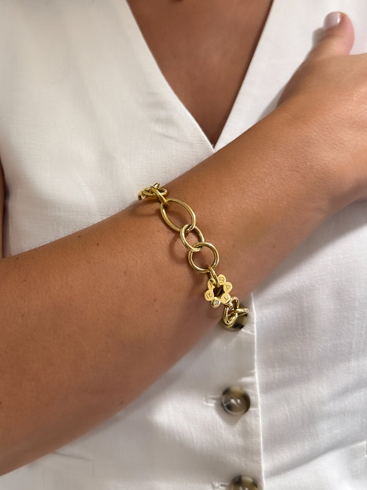 Pulsera original de la firma RABAT realizada de oro amarillo de 18kt y eslabones con forma circular de diferentes medidas intercaladas y flor con detalle de bri…