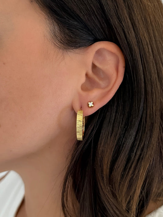 Comprar pendientes aros oro amarillo 18kt. Pendientes de oro de 18kt baratos. Joyería Ian'Or. Envío gratis. Donde comprar y vender oro al mejor precio.