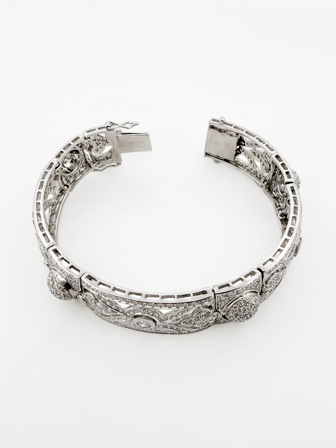 15325GM - Brazalete vintage oro blanco y diamantes