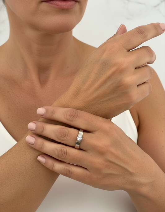 Solitario realizado en oro blanco y diamante. Joyas de segunda mano baratas. Joyas restauradas. Joyería Ian'Or. Envío gratis. Joyería Ian'Or Barcelona