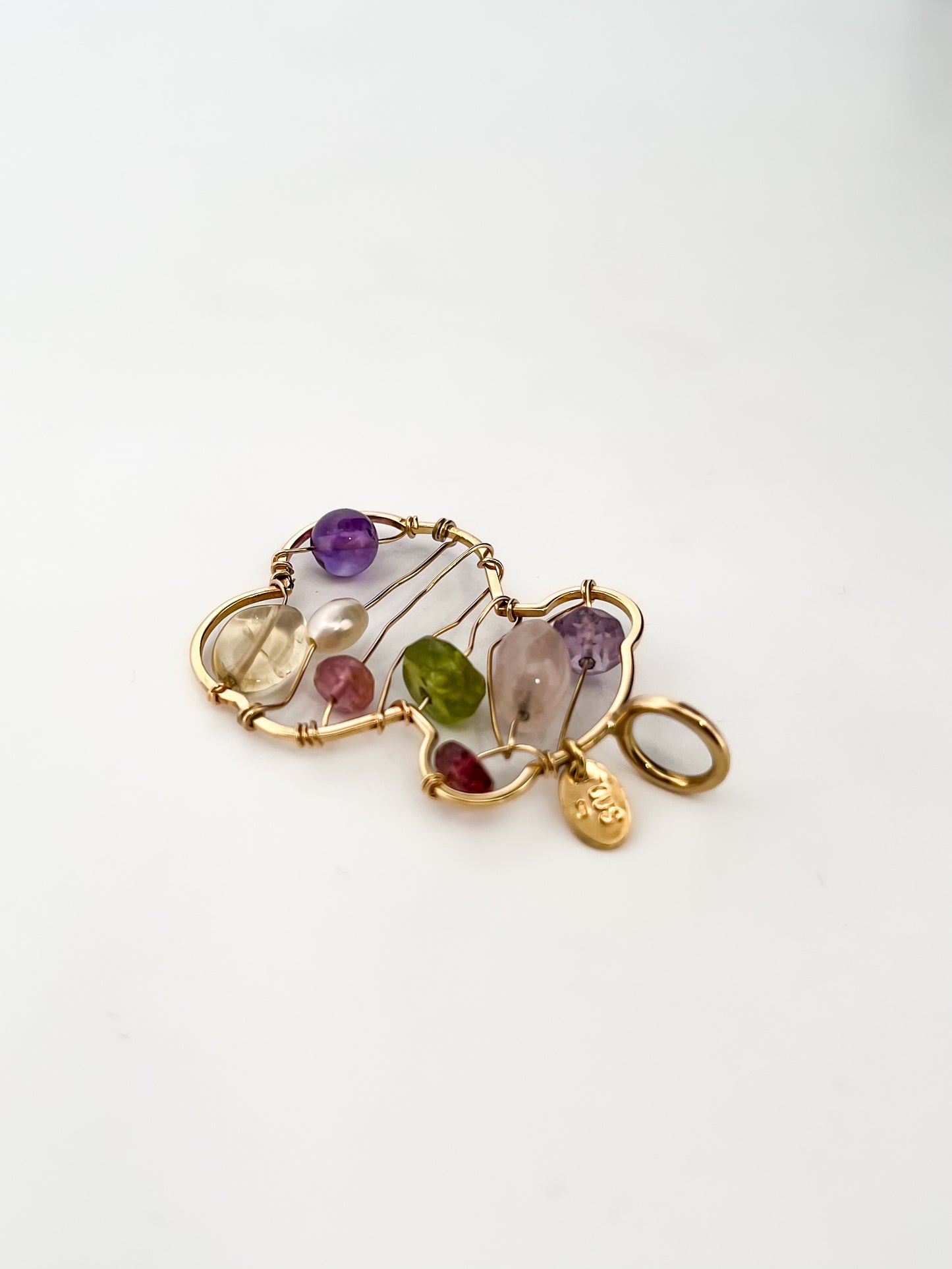 Comprar colgante TOUS de oro amarillo de 18kt con forma de osito y piedras de colores. Joyas Tous segunda mano. Restauramos joyas para darles una nueva vida.