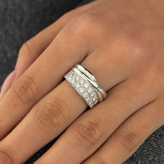 Sortija de oro blanco de 18kt con diamantes. Compro Oro y venta de joyas restauradas, dónde comprar y vende oro y joyas al mejor precio en Barcelona. Anillos de compromiso baratos en Barcelona.