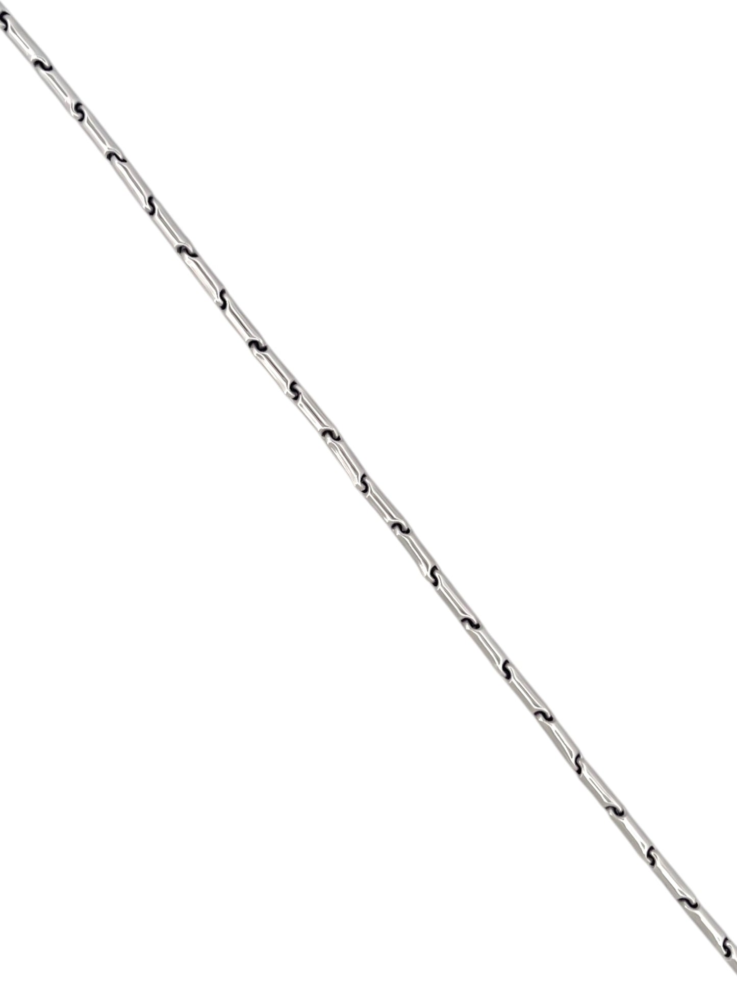 Comprar cadena realizada en oro blanco de 18kt con eslabones de 48,5cm de largo. Cierre tipo mosquetón. Cadenas de oro blanco gruesas de 18kt semirigida.