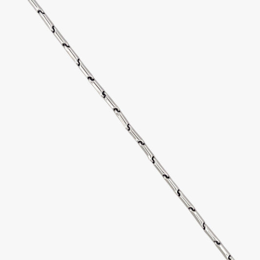 Comprar cadena realizada en oro blanco de 18kt con eslabones de 48,5cm de largo. Cierre tipo mosquetón. Cadenas de oro blanco gruesas de 18kt semirigida.
