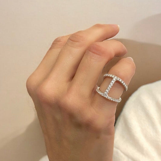 Anillo de oro blanco de 18kt con un total de 41 diamantes talla brillante. Joyería compro oro, dónde comprar y vender joyas al mejor precio en Barcelona. Joyas al mejor precio, envío gratuito.