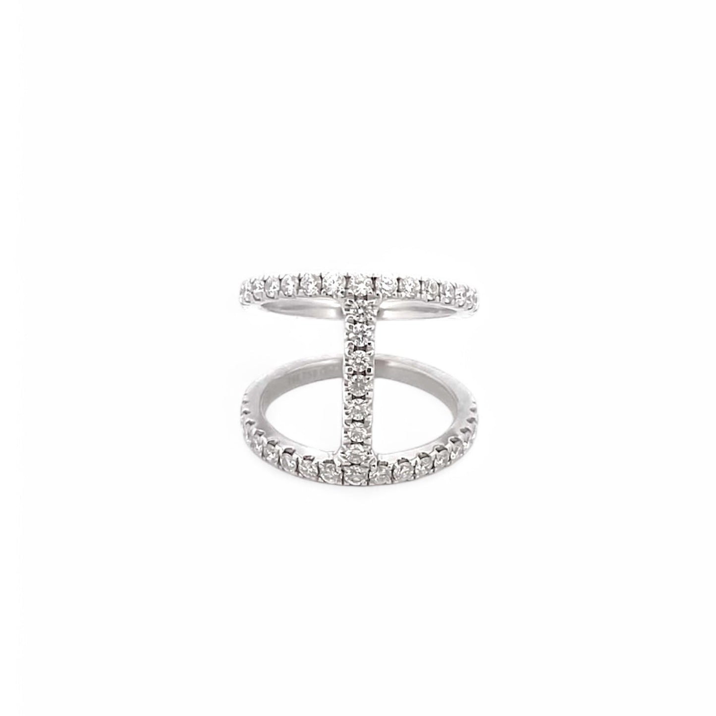 Anillo de oro blanco de 18kt con un total de 41 diamantes talla brillante. Joyería compro oro, dónde comprar y vender joyas al mejor precio en Barcelona. Joyas al mejor precio, envío gratuito.
