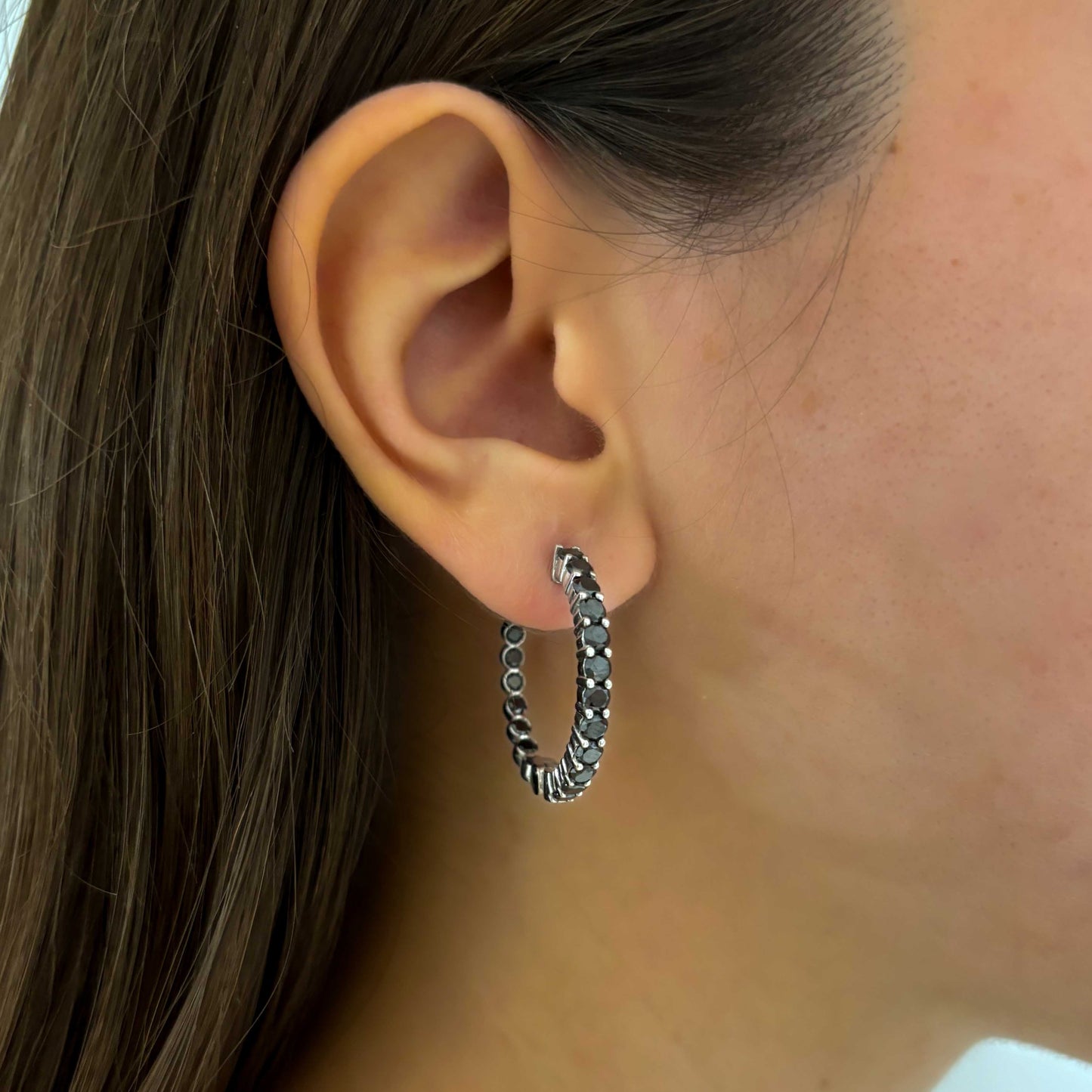Pendientes de aro en oro blanco de 25 mm de diámetro y cierre catalán. Pendientes de aro en Barcelona a buen precio.