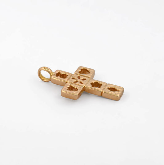 Comprar colgante de oro amarillo de 18kt en forma de cruz de la iconica marca de Tous. Un must imprescindible en tu joyero si eres amante de la Firma. Pieza original.