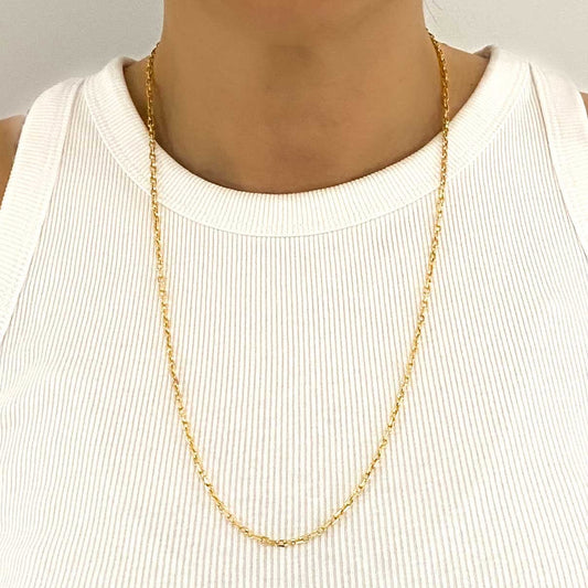 Collar de oro amarillo de 18kt con cadena forzada de eslabones con un cierre tipo desplegable. La cadena mide 64,5cm. Cadenas de oro de 18kt baratas. Envío gratis