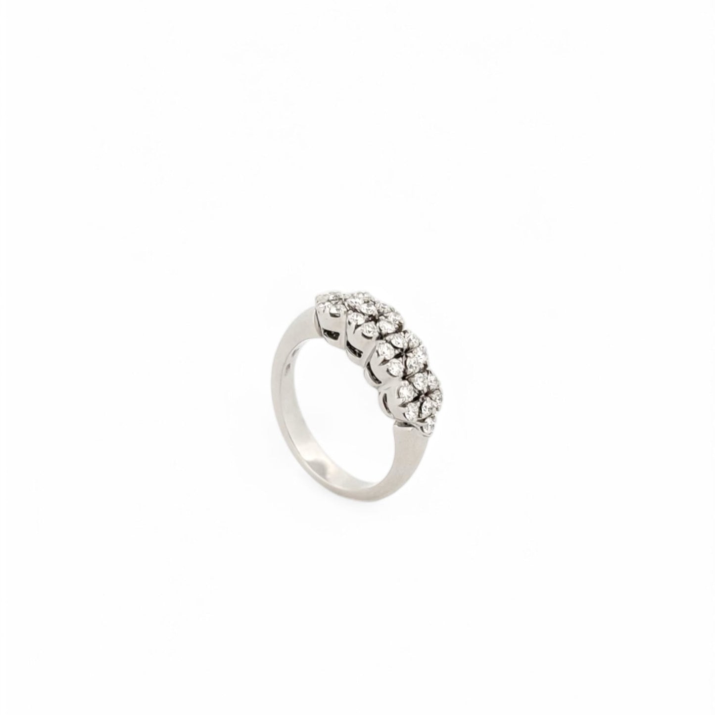 Comprar sortija de oro blanco de 18kt con pavé de 26 diamantes. Joyería compro oro, dónde comprar y vender joyas al mejor precio en Barcelona. Joyas al mejor precio, envío gratuito.
