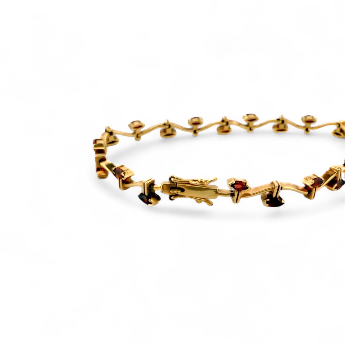 Comprar pulsera oro amarillo de 18kt con 20 rubíes talla oval a lo largo de la pulsera. Compra de joyas al mejor precio en Barcelona. Joyería Ian'Or.