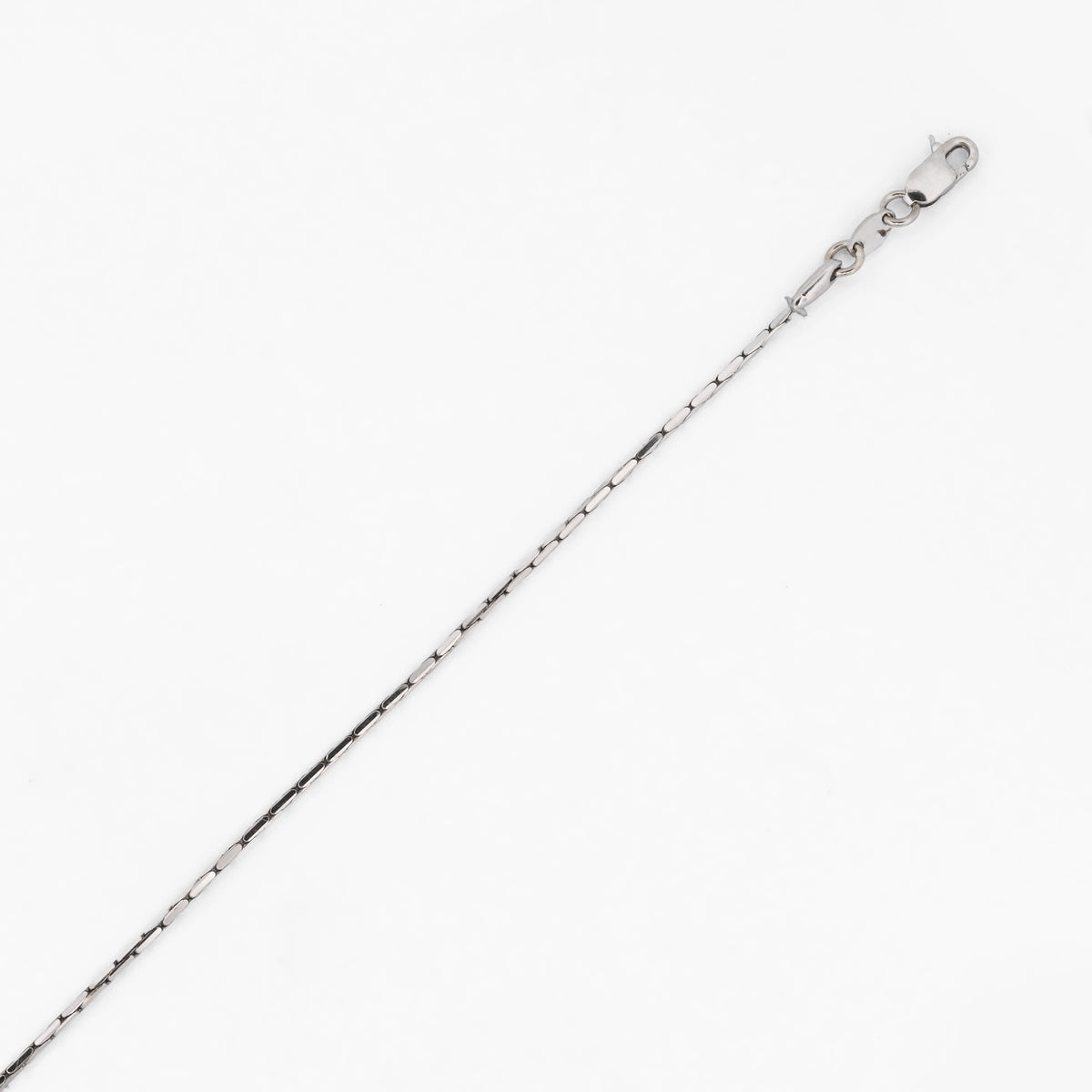 Comprar cadena de oro blanco de 18kt con eslabones de barra cilíndrica. Joyería Ian'Or. Envío GRATIS y pieza certificada.