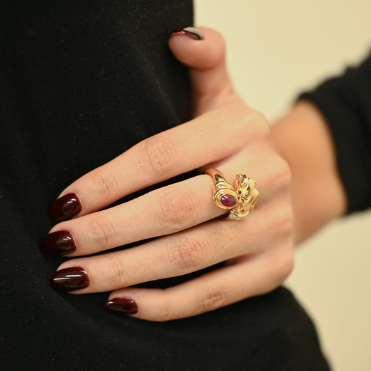 Anillo de oro amarillo de 18kt estilo pantera con rubí cabujón y diamantes. Joyas segunda mano restauradas baratas en Barcelona. Envío gratis. Joyería Ian'Or. Envío GRATIS y pieza certificada.