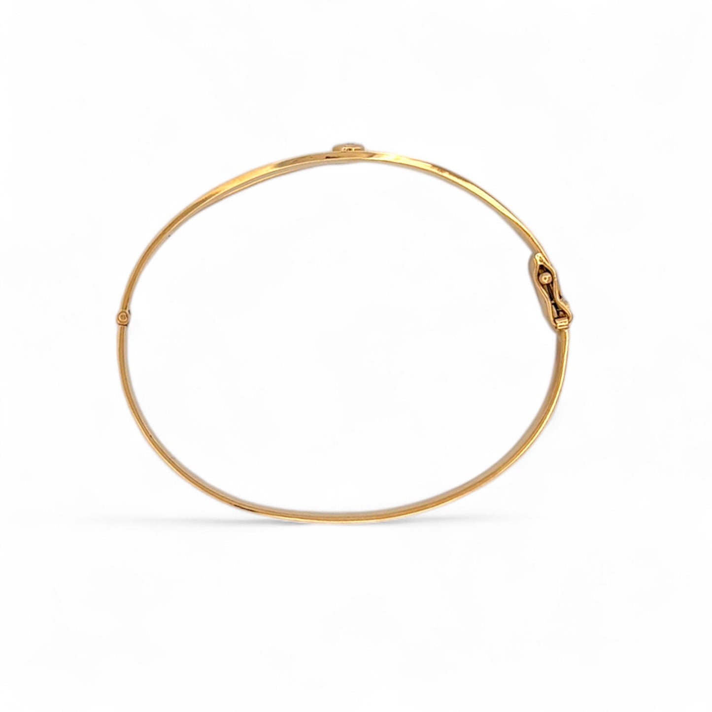 Pulsera esclava de Oro amarillo de 18kt y un diamante talla brillante. Esta preciosa pulsera rígida dispone de cierre de cajón. Joyas de segunda mano en Barcelona, compro oro y joyas al mejor precio. Joyería Compro Oro Barcelona, el mejor precio por tu oro y por joyas de segunda mano.