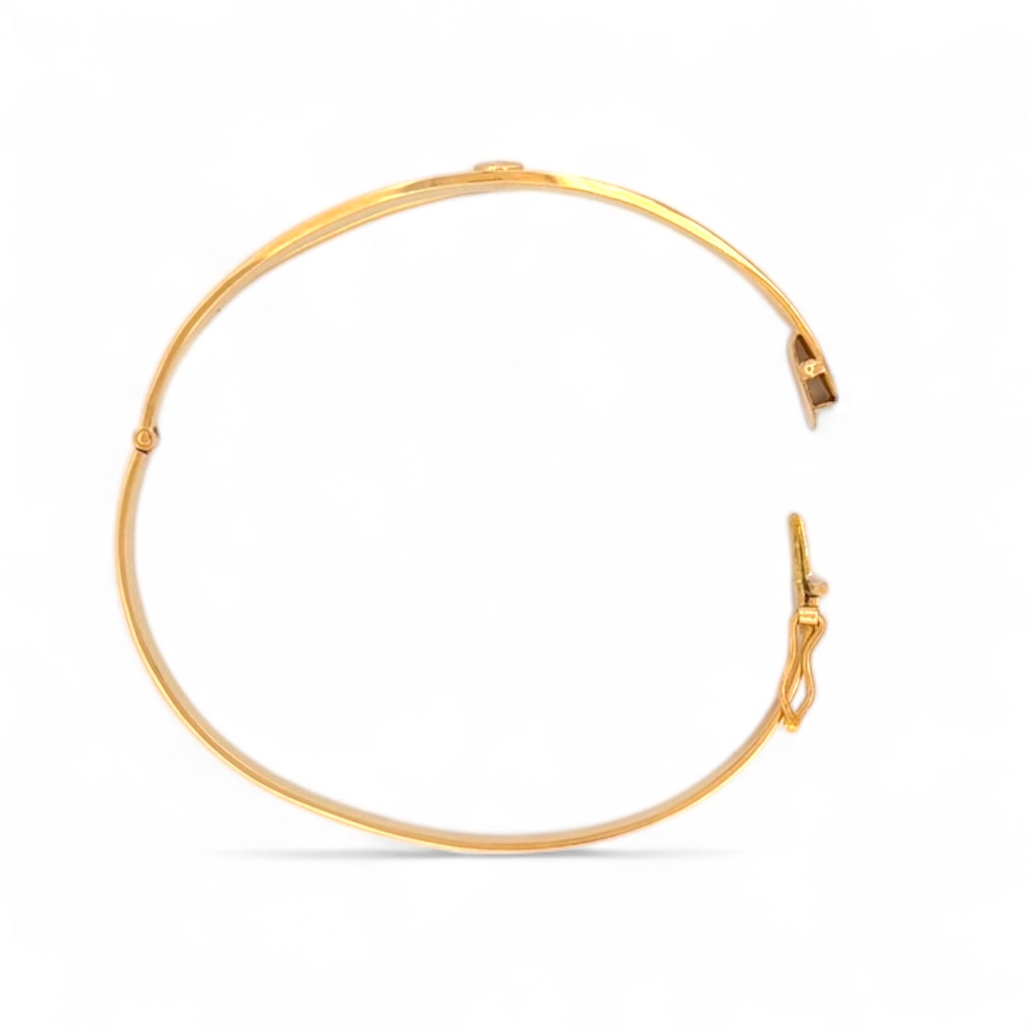Pulsera esclava de Oro amarillo de 18kt y un diamante talla brillante. Esta preciosa pulsera rígida dispone de cierre de cajón. Joyas de segunda mano en Barcelona, compro oro y joyas al mejor precio. Joyería Compro Oro Barcelona, el mejor precio por tu oro y por joyas de segunda mano.
