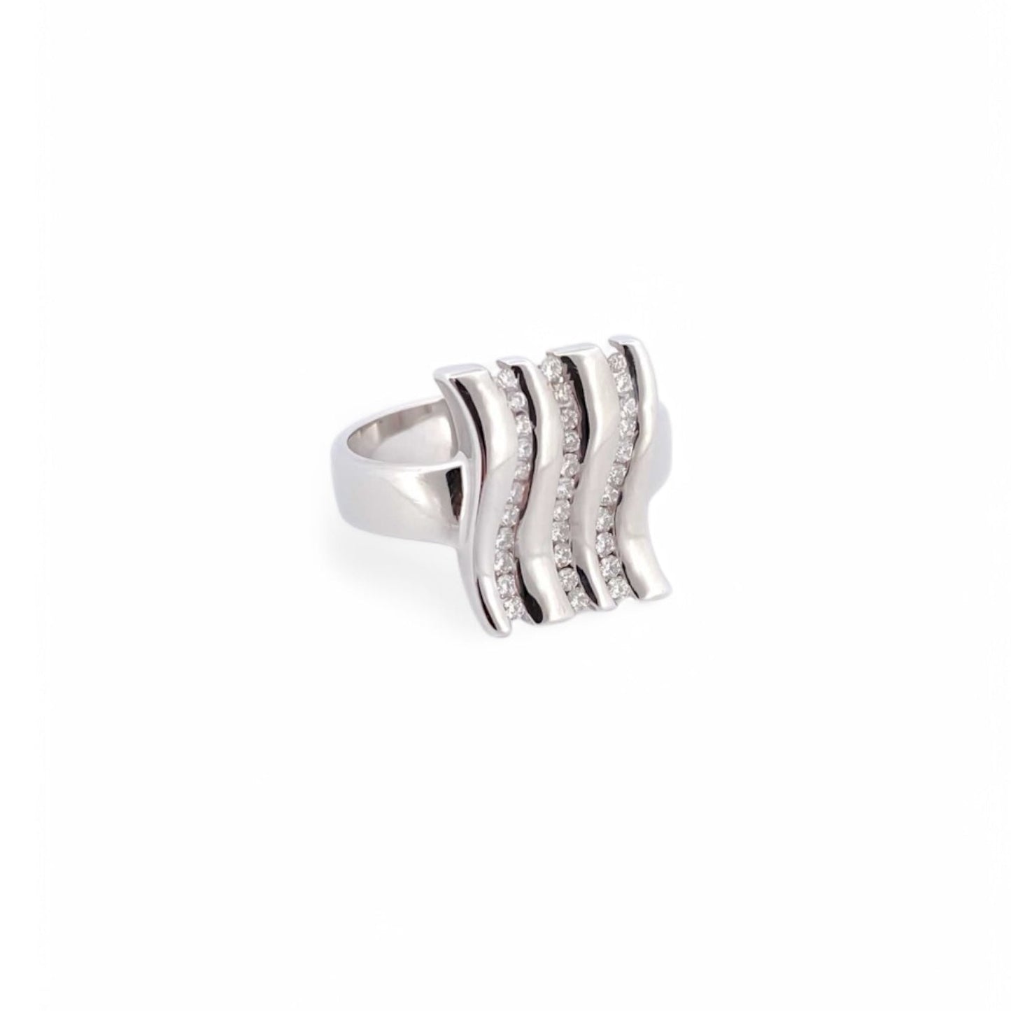 Sortija oro blanco 18kt y 3 carriles con diamantes. Joyería compro oro, dónde comprar y vender joyas al mejor precio en Barcelona. Joyas al mejor precio, envío gratuito.