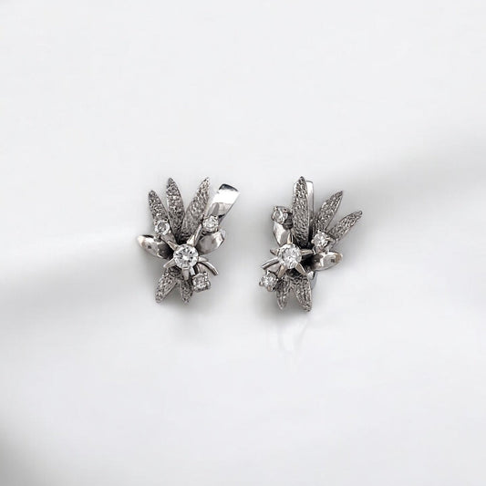 Comprar pendientes vintage de oro blanco de 18k y 8 diamantes en cada pendiente. Cierre catalán. Joyas segunda mano. Envío gratis. Joyería Ian'Or.