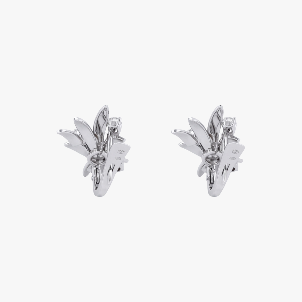 Comprar pendientes vintage de oro blanco de 18k y 4 diamantes en cada pendiente. Cierre catalán. Joyas segunda mano. Envío gratis. Joyería Ian'Or.