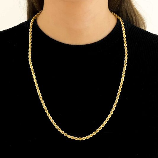 Comprar collar de oro amarillo de 18kt con cadena de cordón salomónico. La cadena mide 60cm de largo y dispone de un cierre tipo mosquetón. Joyería Ian'Or.