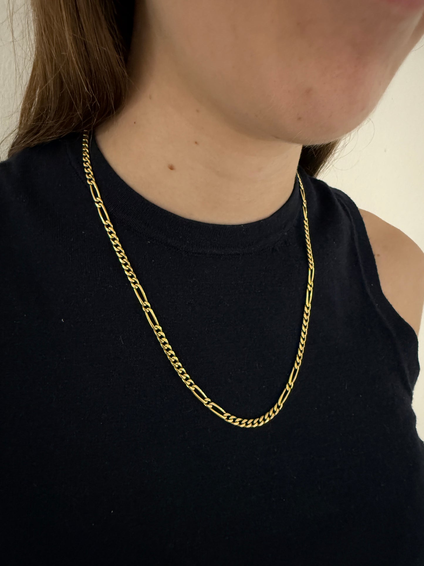 Collar con cadena alterna barbada en oro amarillo de 18kt y cierre de cajón con un brazo de seguridad. Joya unisex. Joyería Ian'Or. Envío GRATIS.
