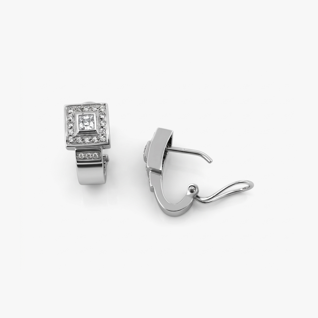 Comprar pendientes realizados en oro blanco de 18kt con diamantes talla brillante. Estos pendientes disponen de cierre Omega. Pendientes segunda mano en Bcn.