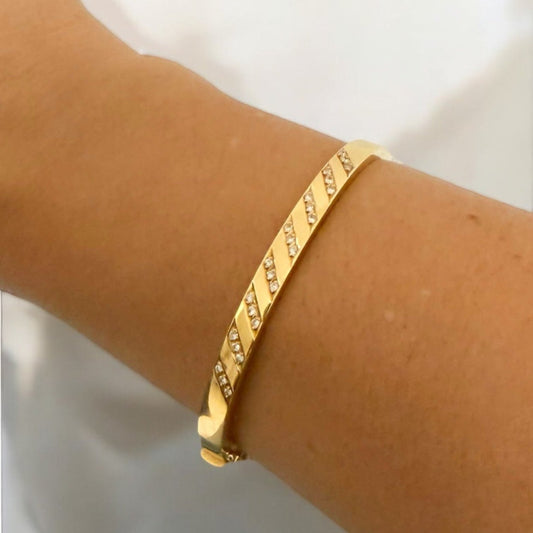 Comprar pulsera esclava de oro amarillo de 18kt con diamantes en la parte de delante de la pulsera. Joyas de segunda mano. Esclavas de oro de 18kt en Ian'Or.
