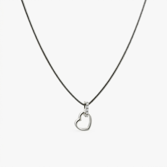 Comprar colgante corazón de oro blanco de 19kt y con balía de brilantes. Joyas corazón de oro al mejor precio.