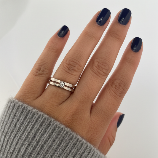Comprar anillo tipo solitario realizado en oro blanco de 18kt con brillante. Anillos de compromiso al mejor precio