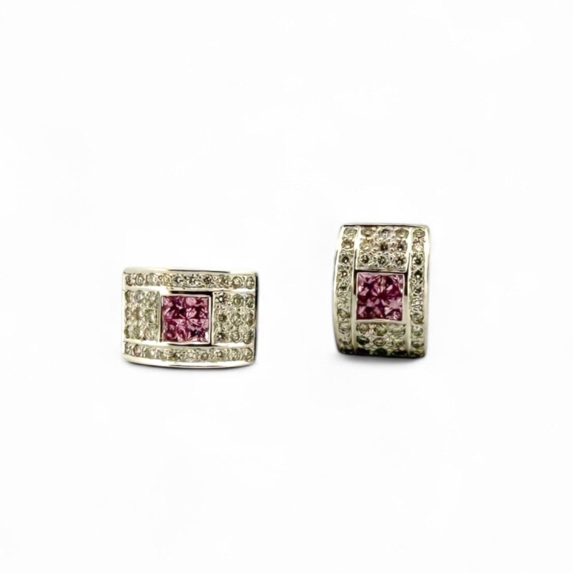 Comprar pendientes de oro blanco de 18kt con pavé de diamantes y 4 amatistas talla princesa centrales en cada pendiente. Joyas segunda mano. Joyas restauradas.