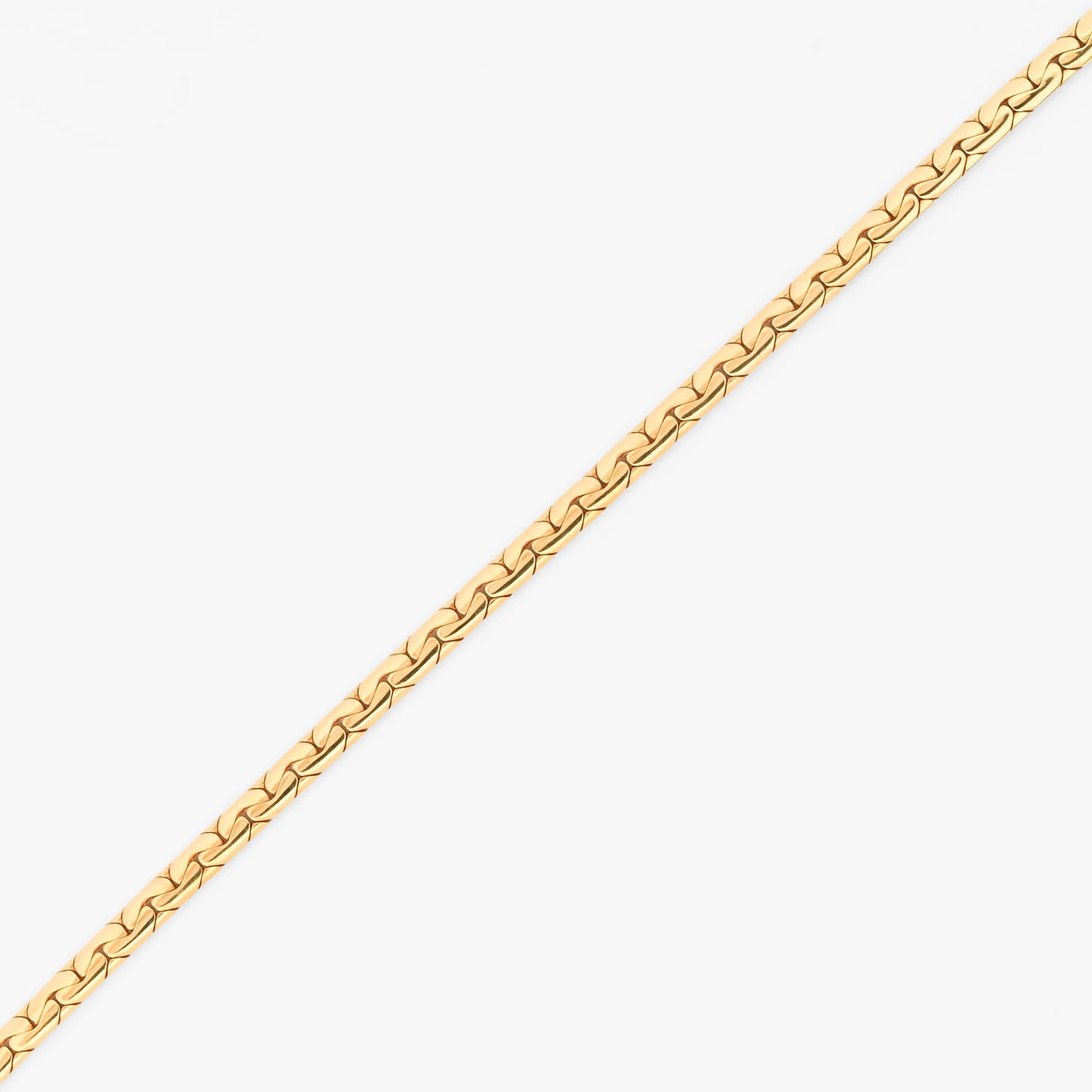 Comprar cadena collar plano de oro amarillo 18K con un diseño de eslabones entrelazados de malla compacta y flexible. Envío gratuito pieza certificada.