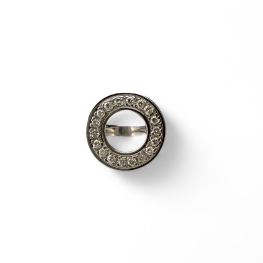 Comprar Anillo realizado en oro blanco de 18kt con 18 diamantes talla brillante puestos en circulo. Joyas restauradas en Barcelona. Joyería Ian'Or.