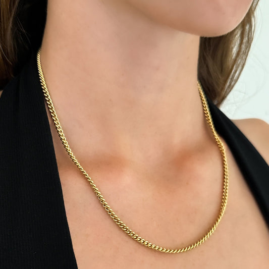 Comprar cadena barbada tipo cubana plana realizada en oro amarillo de 18kt. Cierre tipo mosquetón. Joya unisex. Joyas acondicionadas. Envío GRATIS. Ian'Or.