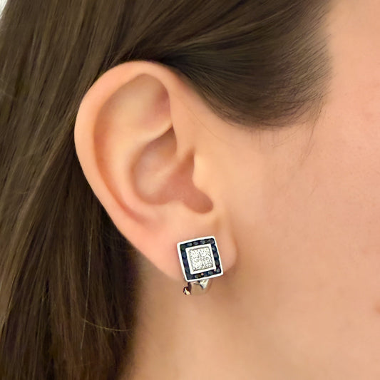 Comprar pendientes realizados en oro blanco de 18kt con 4 diamantes en la parte central y 16 zafiros alrededor. Cierre Omega. Joyería Ian'Or. Envío gratis.