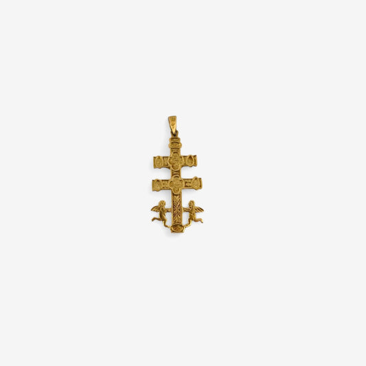 Comprar colgante cruz de caravaca realizada en oro amarillo de 18kt. Restauramos joyas de segunda mano para darles una nueva vida y vendemos oro al mejor precio.