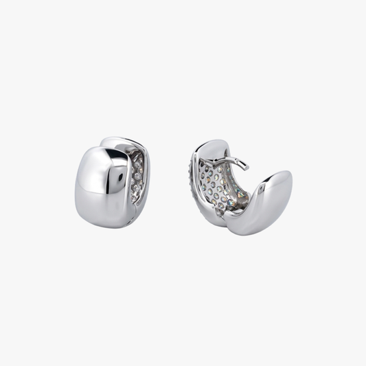 Comprar pendientes de oro blanco de 18kt con pavé de diamantes talla brillante en cada pendiente. Cierre catalán. Joyas segunda mano. Envío gratis. Ian'Or.