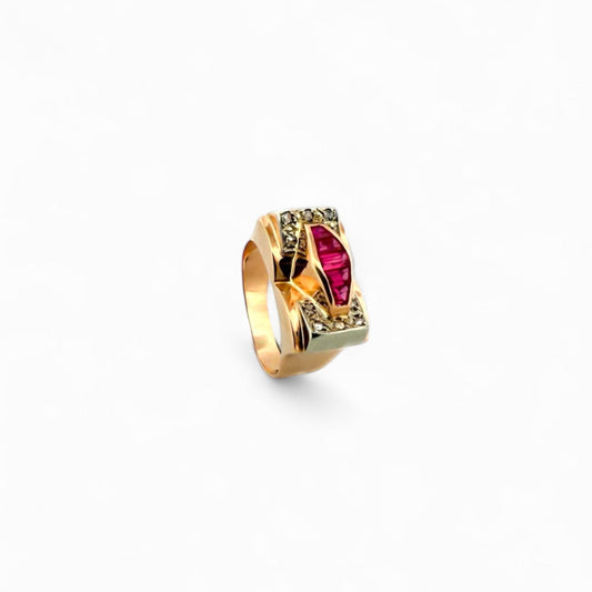 Comprar Anillo tipo sello realizado en oro amarillo de 18kt con 5 rubíes centrales y 10 diamantes talla antigua. Anillos de segunda mano. Joyería Ian'Or.