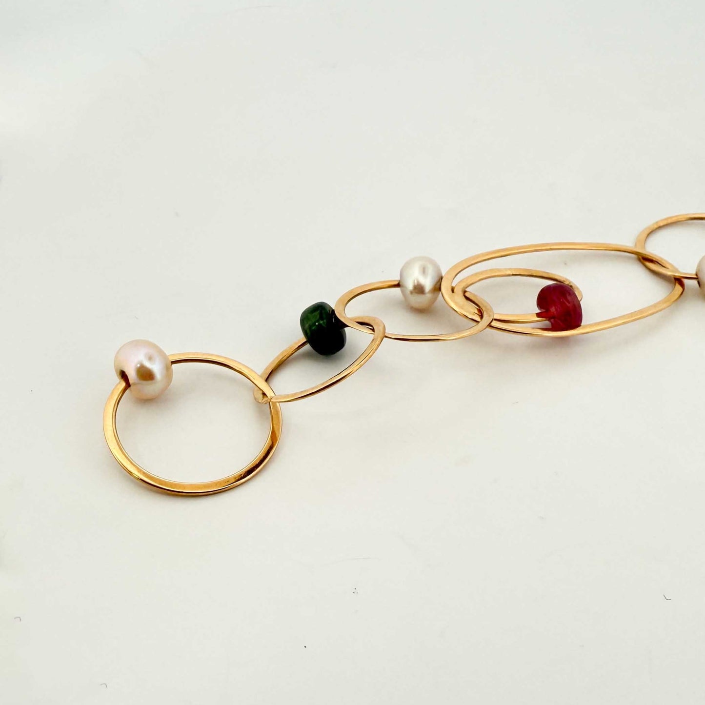 Comprar pulsera oro amarillo de 18kt con cadena y 11 piedras intercaladas. Compra de joyas al mejor precio en Barcelona. Joyas de segunda mano. Joyería Ian'Or.