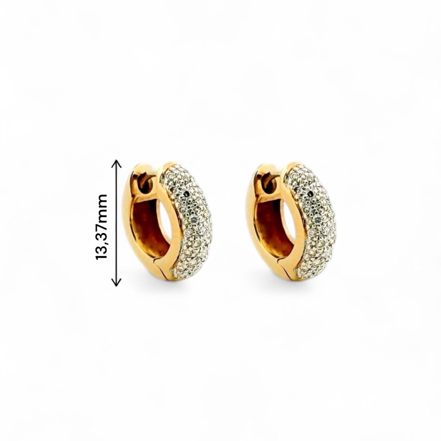 Comprar pendientes de oro amarillo de 18kt con pavé de diamantes talla brillante en cada pendiente. Joyas segunda mano. Joyas restauradas. Envío gratis.