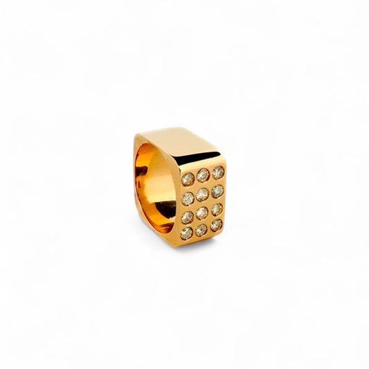 Comprar anillo tipo sello realizado en oro amarillo cuadrado de 18kt con 12 diamantes talla brillante de 0,08ct. Anillos de segunda mano. Joyería Ian'Or.