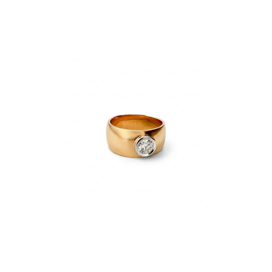 Comprar anillo ancho realizado en oro amarillo de 18kt con un diamante talla brillante de 0,25ct. Anillos de segunda mano. Joyería Ian'Or. Envío gratis.
