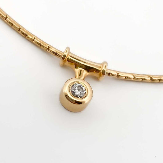 Comprar collar semirrígido de oro amarillo de 18kt de 42cm de largo con diamante y cierre tipo mosquetón. Joyas de segunda mano. Joyería Ian'Or.