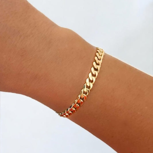 Pulsera oro amarillo de 18kt con cadena tipo cubana. La pulsera mide 19,5cm y 6,22mm de grosor. Compra de joyas masculinas al mejor precio en Barcelona.