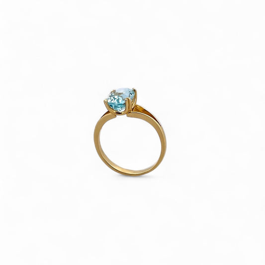 Comprar anillo realizado en oro amarillo de 18kt con agua marina talla oval engastada en 4 grapas. Anillos de segunda mano. Joyería Ian'Or. Envío GRATIS.