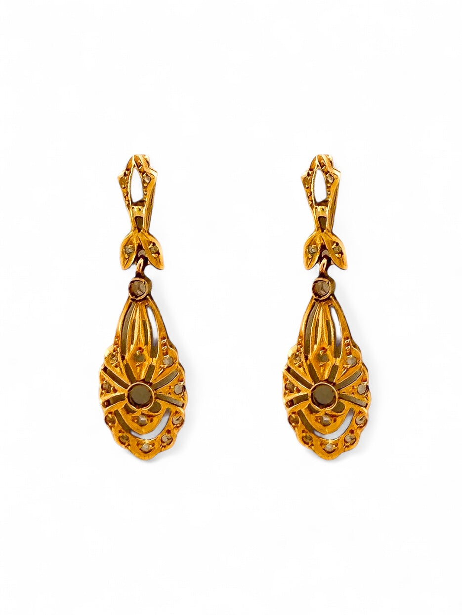 Comprar pendientes largos antiguos tipo art decó en oro amarillo de 18kt con 17 diamantes talla antigua en cada pendiente. Cierre tipo mosquetón. Joyas vintage. Envío GRATIS.