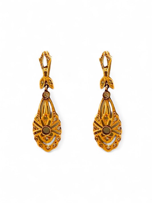 Comprar pendientes largos antiguos tipo art decó en oro amarillo de 18kt con 17 diamantes talla antigua en cada pendiente. Cierre tipo mosquetón. Joyas vintage. Envío GRATIS.