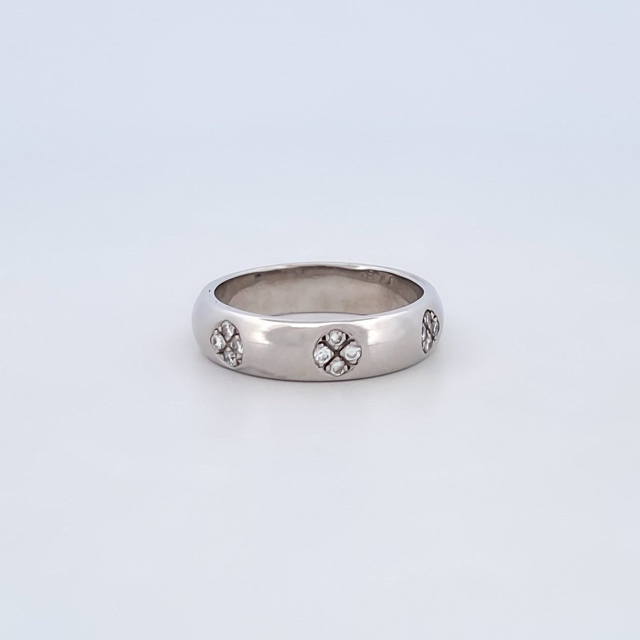 Comprar anillo realizado en oro blanco de 18kt con 20 diamantes talla brillante. Anillos de segunda mano. Joyería Ian'Or. Envío GRATIS. Ian'Or.