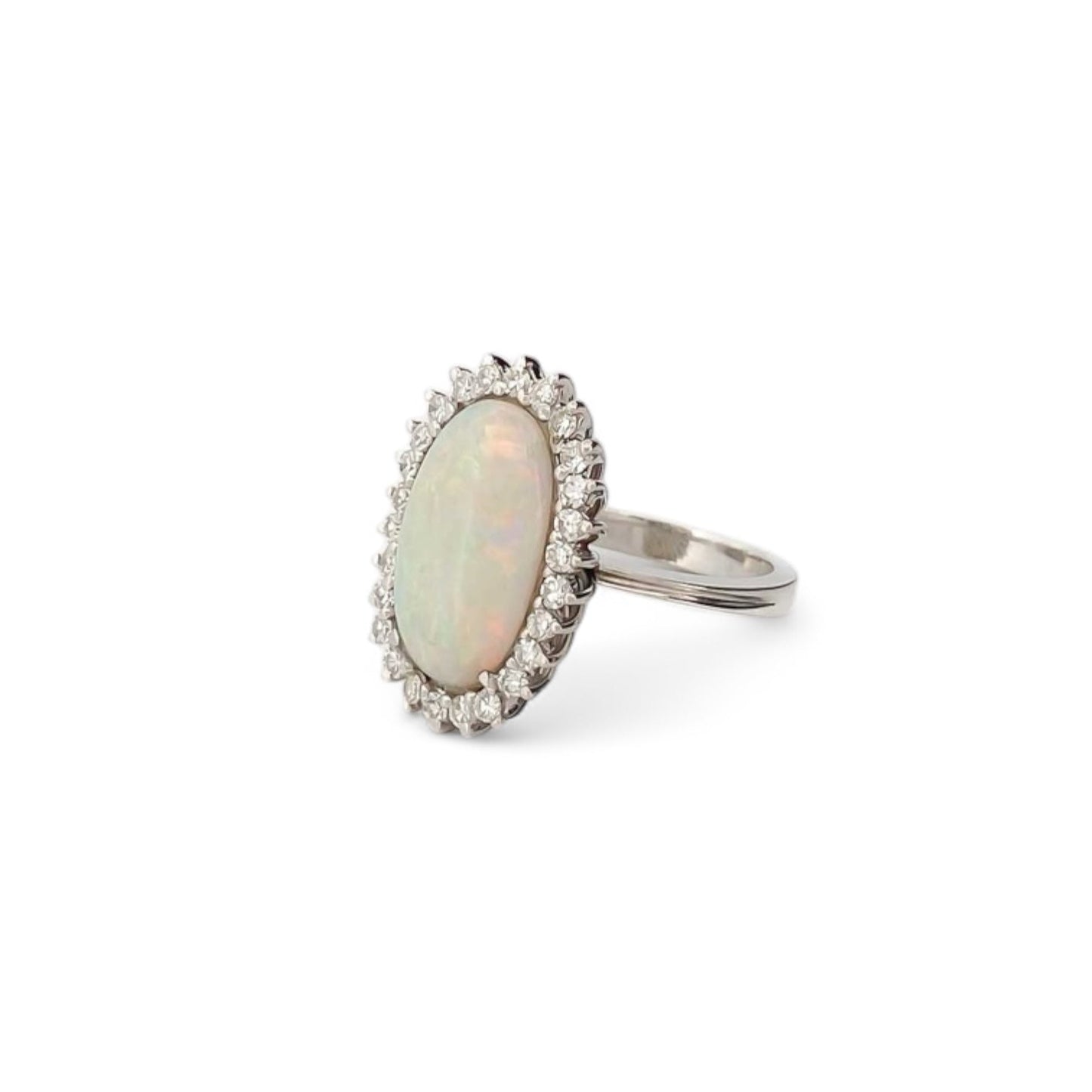 24427C - Anillo oro blanco de 18kt diamantes y ópalo