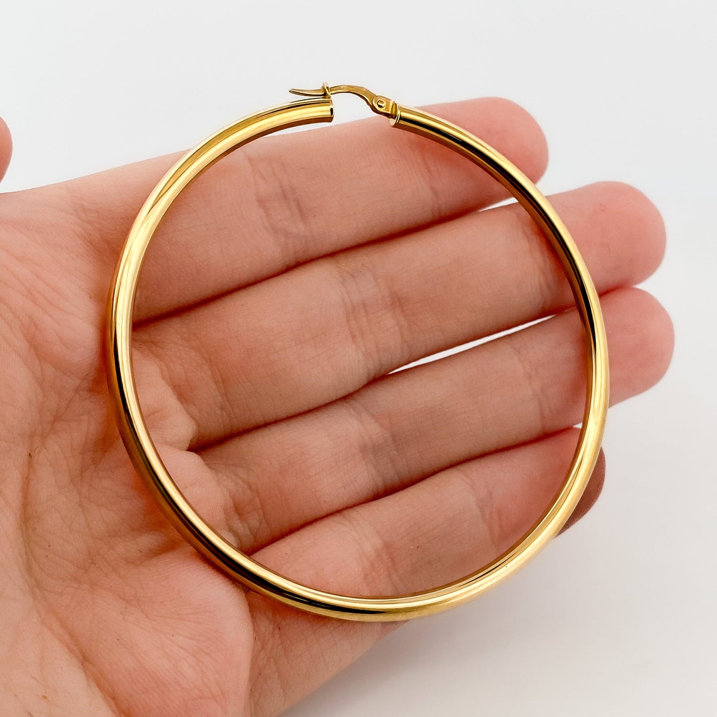 Comprar pendientes aro lisos en oro amarillo de 18kt de 66mm de diámetro y 3,03mm de grosor. Cierre tipo criolla. Joyería Ian'Or. Envío GRATIS. Ian'Or.