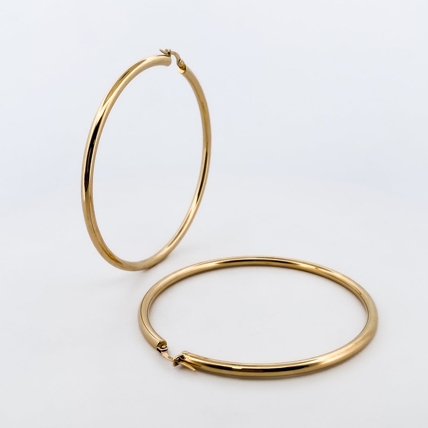 Comprar pendientes aro lisos en oro amarillo de 18kt de 66mm de diámetro y 3,03mm de grosor. Cierre tipo criolla. Joyería Ian'Or. Envío GRATIS. Ian'Or.